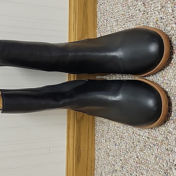 Oasis Society  Black Heeled Chelsea Boots with Block Heel Sz 8. - Picture 2 of 5